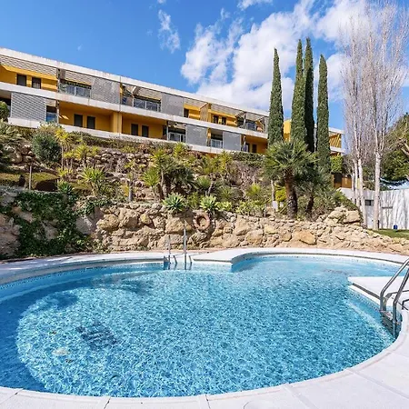 Apartment 2 Bedroom Beautiful In *